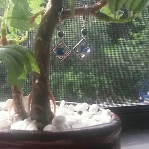 *NWOT* Silver Saphire Diamond Drop Earrings